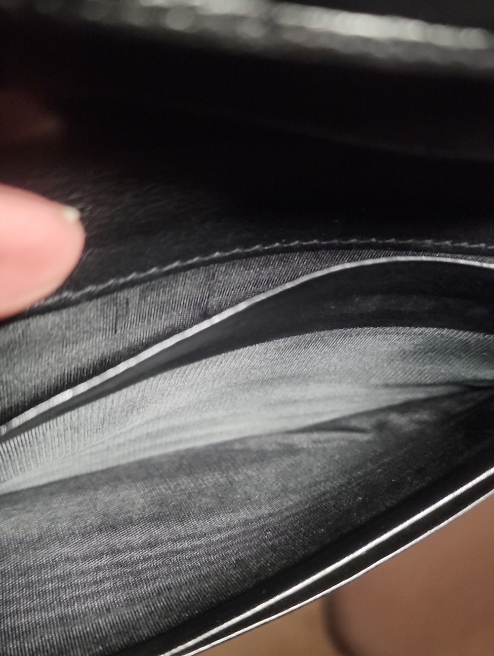 Celine Black Leather Bifold Wallet with Embossed Crest Euc - Picture 7 of 15